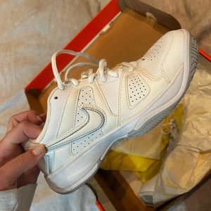 Never worn Nike tennis sneakers